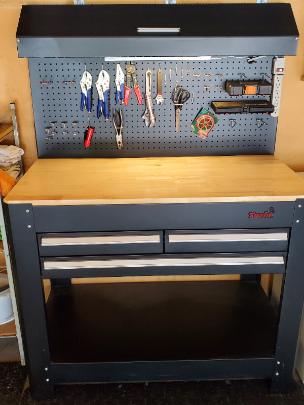 Torin workbench With led lighting power bar 200 obo Torin workbench
