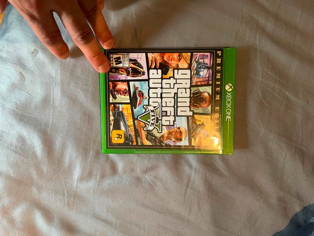 used GTA V for Xbox seriess one models, City of Montréal  Hi good day