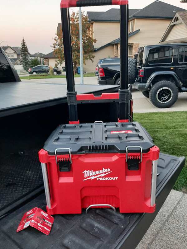 Milwaukee PACKOUT Rolling Tool Box Brand New Milwaukee PACKOUT