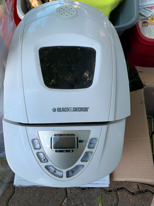 Machine a pain black Decker Tres peu utilise Other Home Appliances OKz.ca