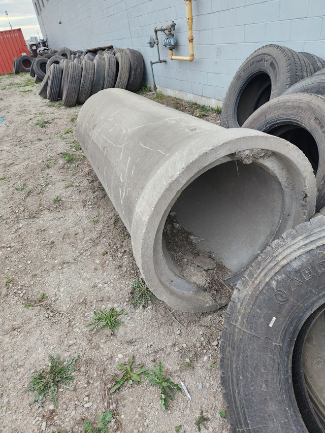 8 ft Concrete culvert pipes 8 Ft Long27 inch opening inside