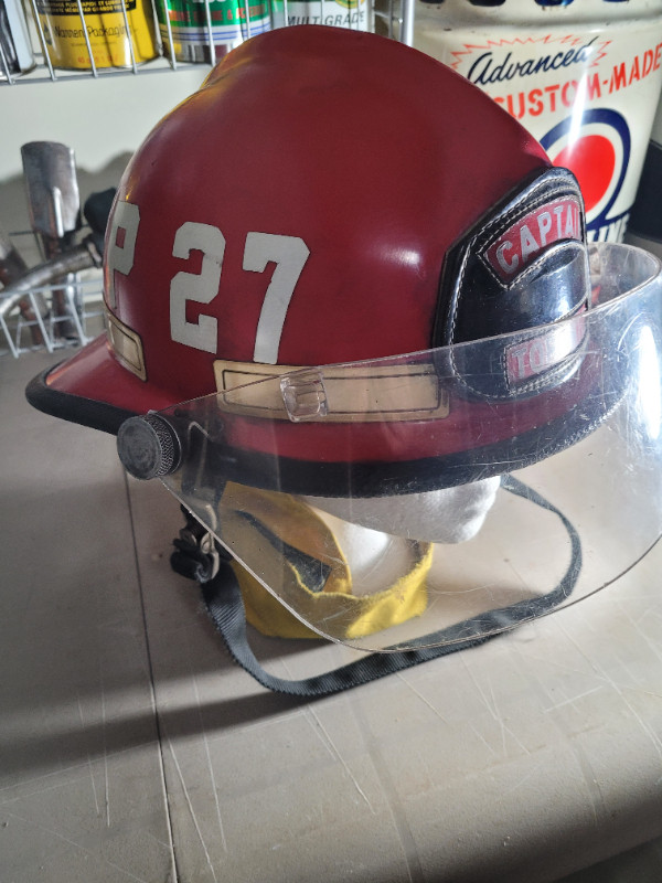 Toronto Fire authentic vintage Captains helmet complete, Markham / York