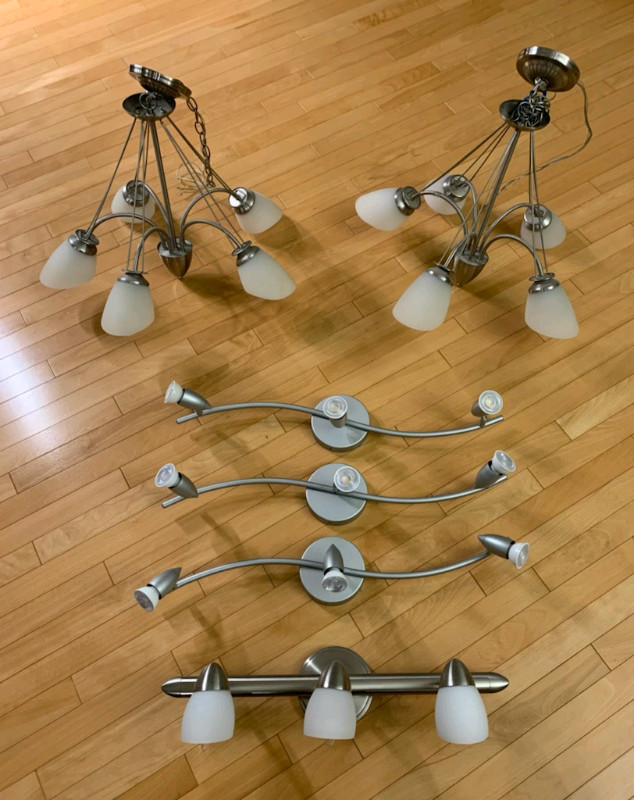 LIGHT FIXTURES AS SHOWN IN PHOTO Used light fixtures from home built