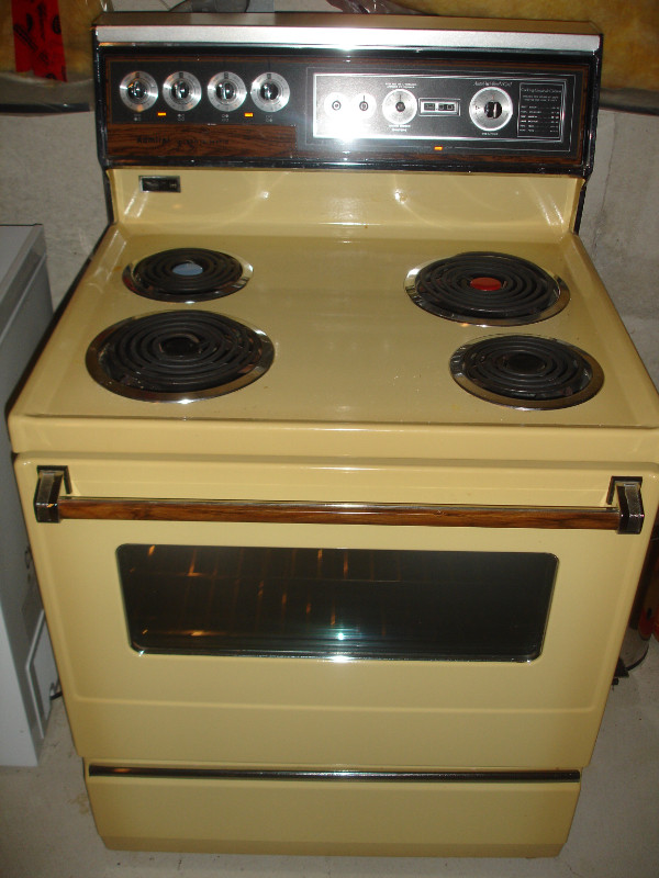 RARELY USED SUPER CLEAN ADMIRAL CLEAN A MATIC FULL SIZE STOVE JUST
