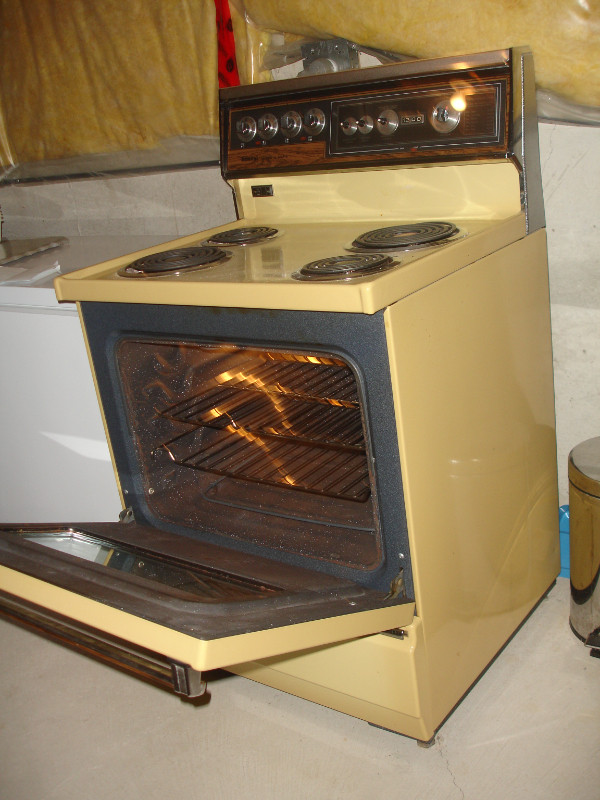 VERY CLEAN RARELY USED ADMIRAL CLEAN A MATIC FULL SIZE STOVE