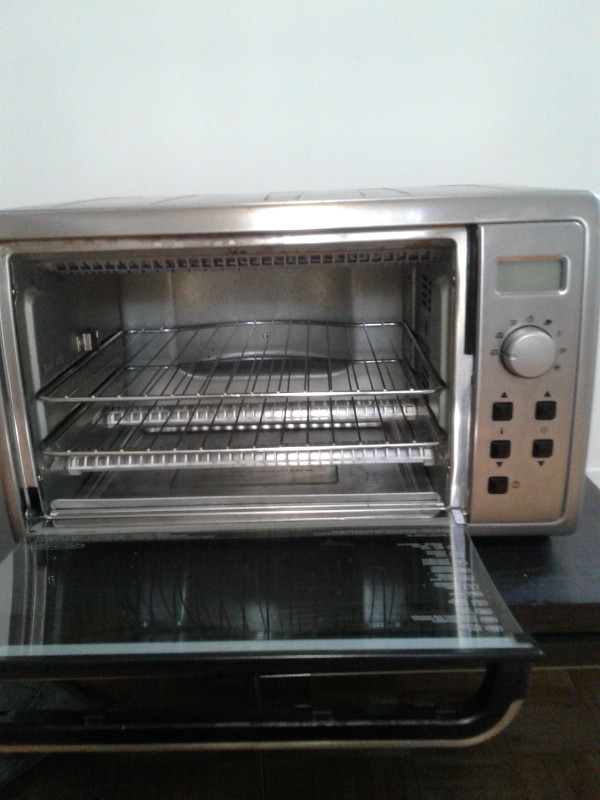 A vendre, City of Montréal Four a convectiongrille painpizza 12 po Et rotissoire pour poulet