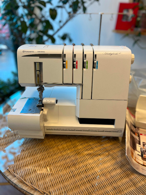 Husqvarna Huskylock s21 serger and coverstitch machine, Peterborough