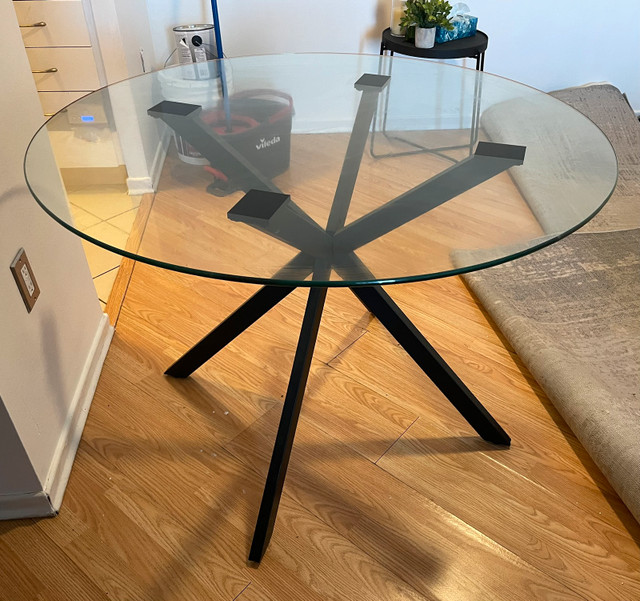 Cuyuna 413 Pedestal Dining Table, Mississauga / Peel Region Cuyuna