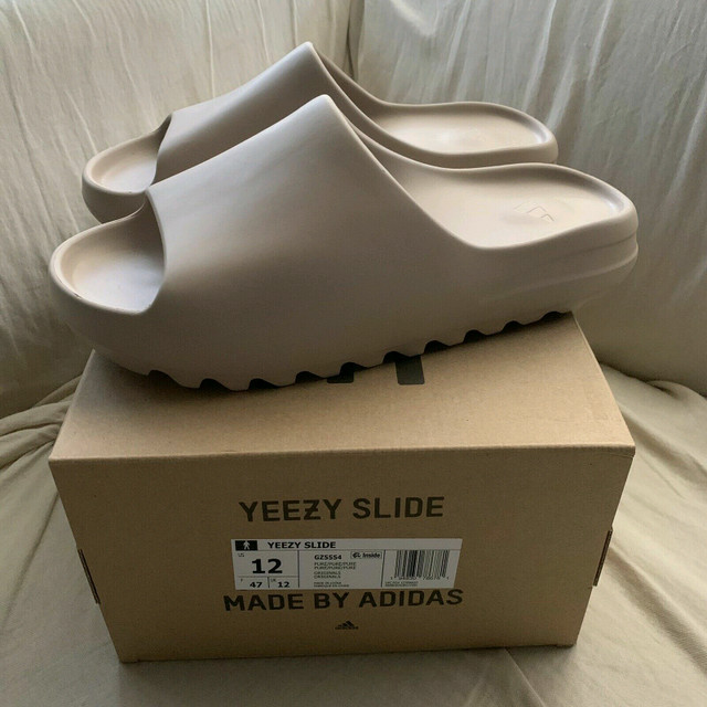 Size 12 Yeezy Slides Pure n Onyx with Receipt, City of Montréal ...