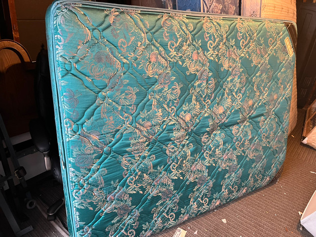 used queen mattress 70