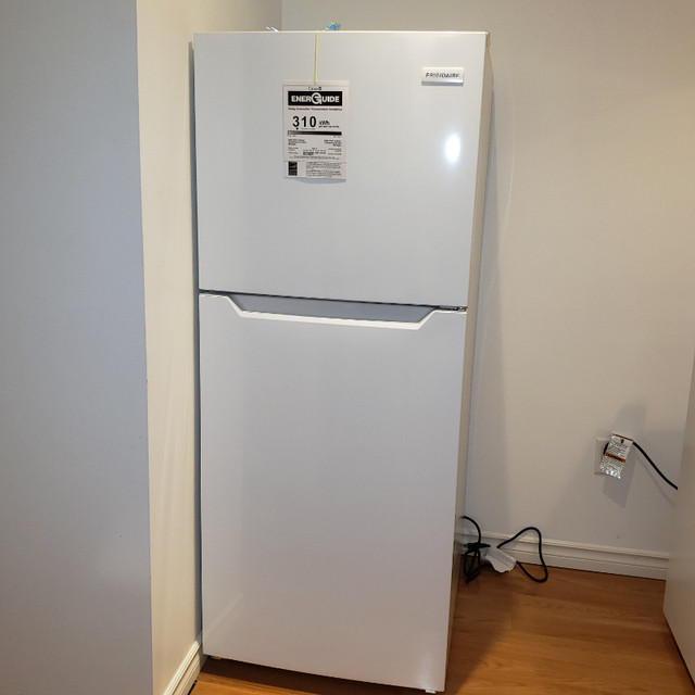 Fridge for sale, Ottawa Frigidaire FFET1222UW Top Mount Refrigerator