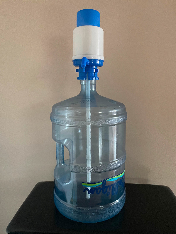 189 litre Culligan jug and hand pump Clean 189 litre Culligan water bottle and hand pump both