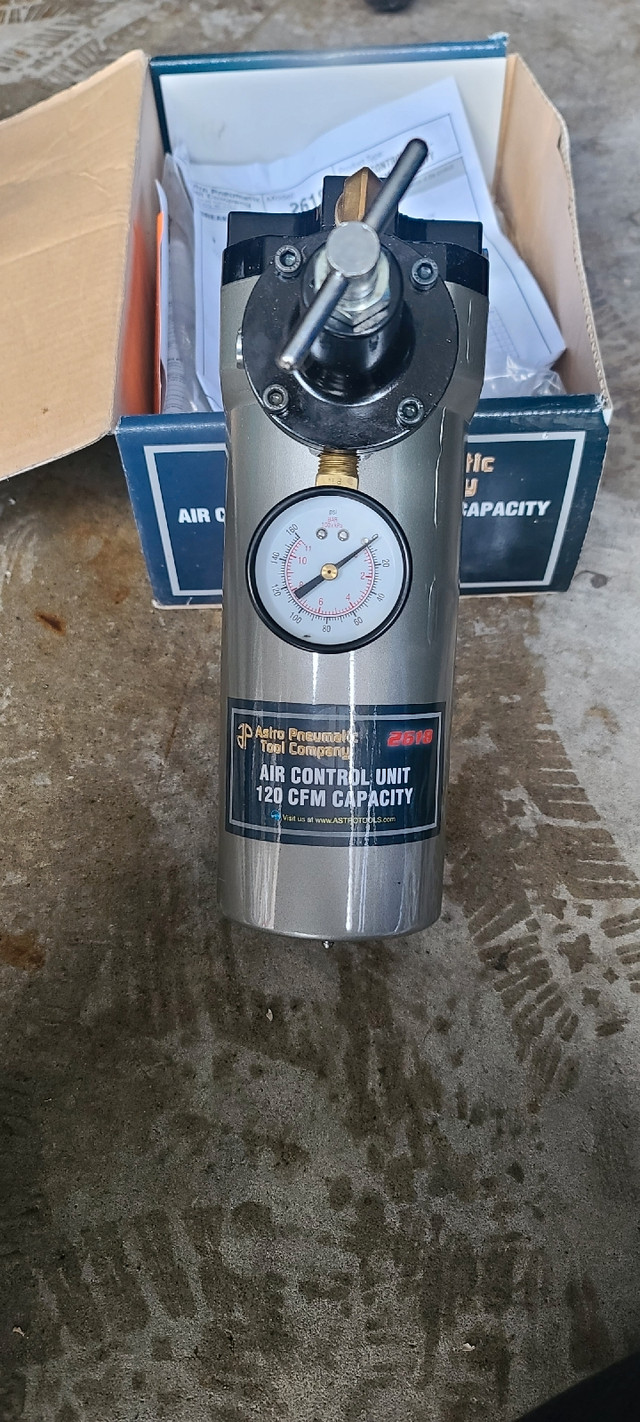 Industrial grade air dryer with regulator Air Dryer used for one job like new Power Tools