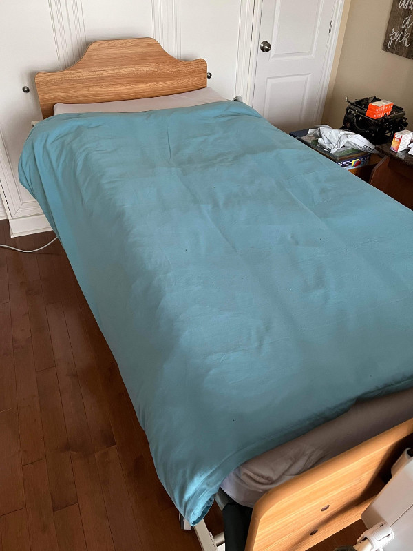 Hospital Bed with 8 Low Pressure Air Mattress with Pump NOA Elite