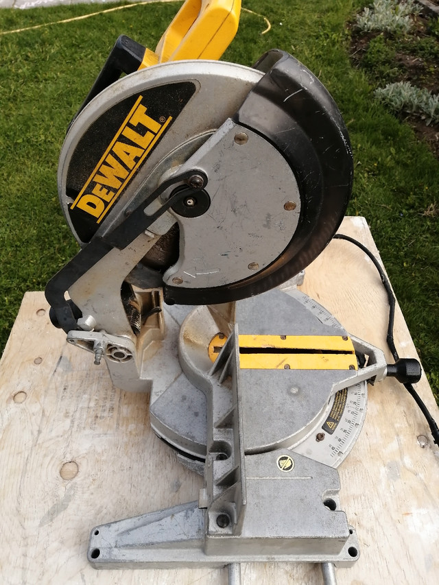 DeWalt chop saw, Muskoka Old saw Works well Chord needs some TLC