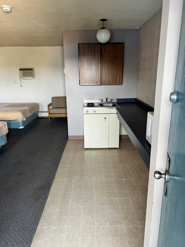 Entwistle motel room for rent, St. Albert Motel room with private bathroom and individual
