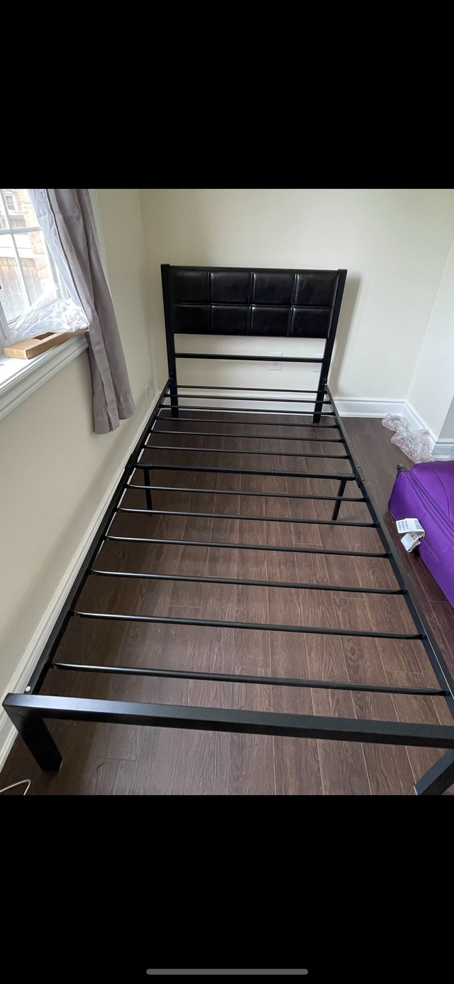 Bed and matress for sale Bed and matress in new condition available