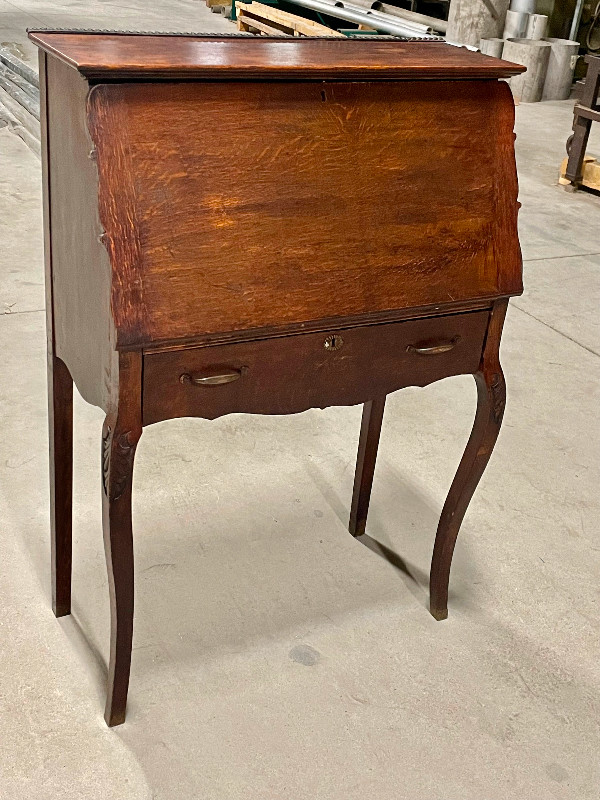 Antique Drop Down Secretary Desk Oak Wood c 1930s, City of Toronto For sale is a lovely