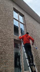 hiring Window cleaner with EXPERIENCE in residential housing