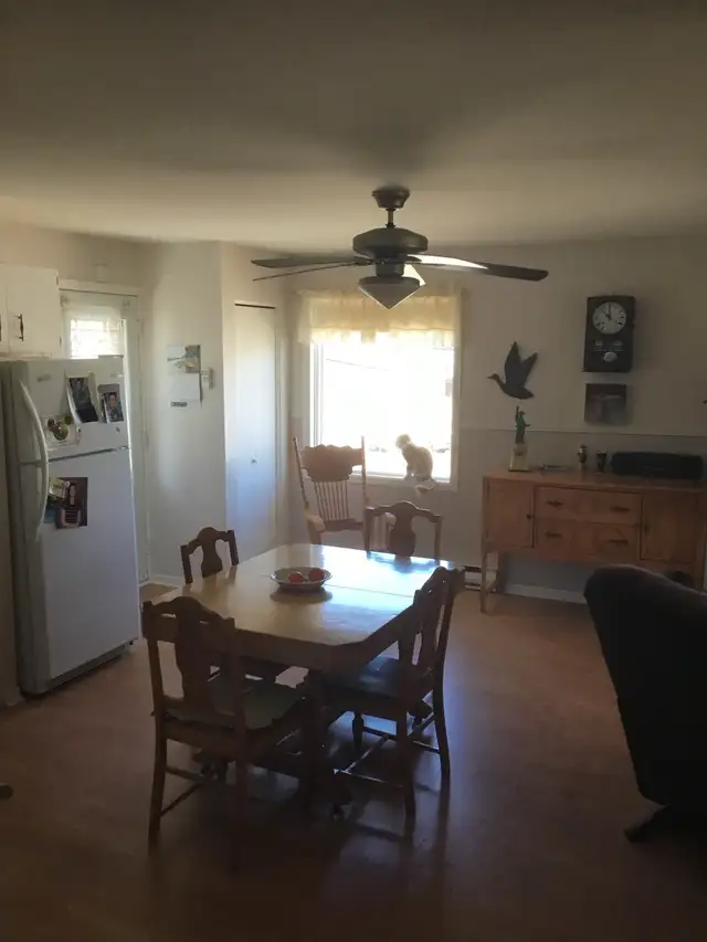 Grand 4 12 a louer, Saguenay Grand 4 12 au deuxieme etage dun duplex