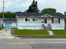 April 1 close downtown centre st NW one bedroom bus 3 301 300