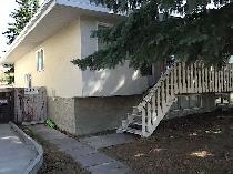 Super large main floor room in Varsity, share house with only 1