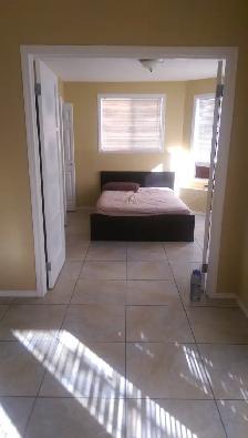 Room For Rent - Signal Hill - Close to LRT