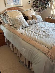 Queen bed excellent condition