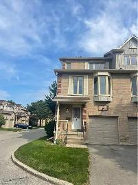 Guelph 5 Bedroom Townhouse iClose to University For Rent!