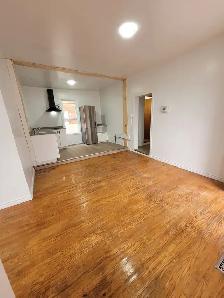 'BRIGHT, CLEAN, 2 BEDROOMS APARTMENT, $1.800   Hydro Kitchener