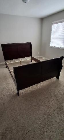 Queen size Sleigh Bed