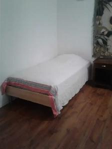 DAILY  ROOM RENTAL FURNISHED AVAILABLE NOW PH 403 667 7854
