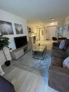 FURNISHED | DOWNTOWN | BAY/ DUNDAS