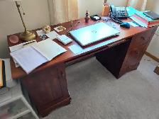 Versatile office desk