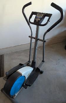 Elliptical - Weslo Momentum 620