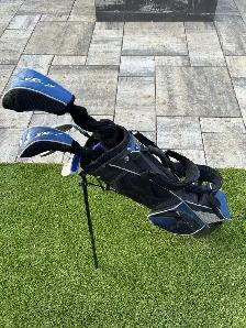 kids left golf clubs