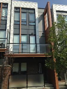Beautiful townhouse at University of Calgary close to Alberta Ch