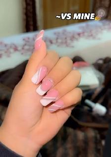 NAIL ARTIST/LASHES EXPERT