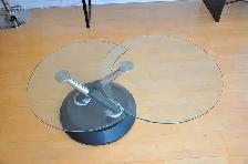 Variable service area Glass Coffee Table