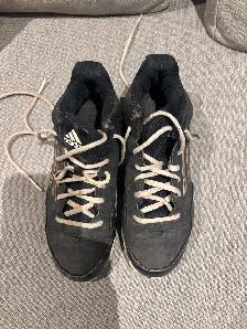 Kids baseball cleats