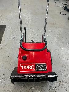 Toro S- 620 electric start snow thrower.