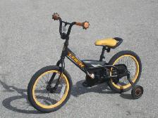 MUST SELL LITTLE BOY'S 16' TREK JET BIKE WITH TRAINING WHEELS!