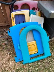 Kangaroo play structure