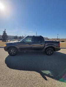 Safetied with low KM! 2005 Ford Explorer Sport Trac 145,000 Km
