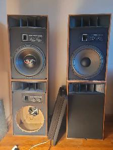 Realistic Mach One Speakers