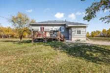Beautiful Country Oasis w/ Private Guest House Sitting on 2.5acr