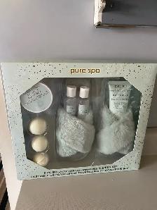 New 8 piece eucalyptus gift set