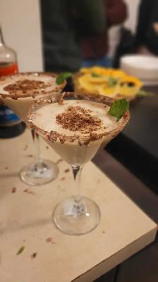 EXPERIENCED BARTENDERS & MIXOLOGISTS