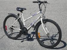 LADIES LARGE 26' MYSTIQUE NORTHLAND 21 SPEED MOUNTAIN BIKE!
