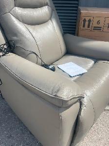 Gilman Creek – Top-grain Leather Power Recliner